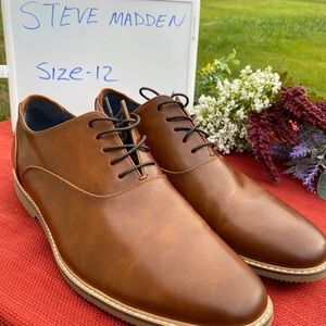 Steve Madden me a shoes size 12
